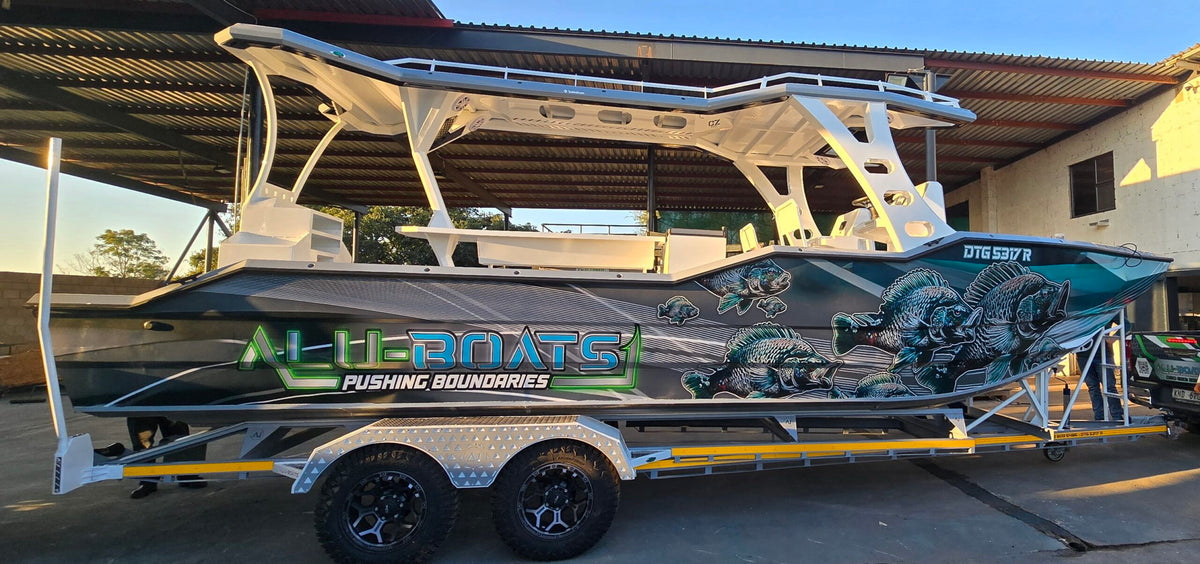 Alu-CZ777 Aluminium Tri-Hull Fishing Boat (on trailer)