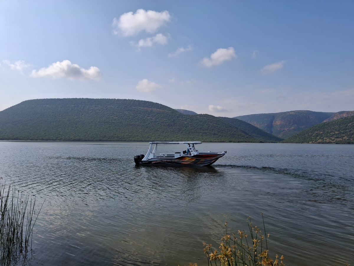Alu-CZ777 Aluminium Tri-Hull Fishing Boat (on trailer)