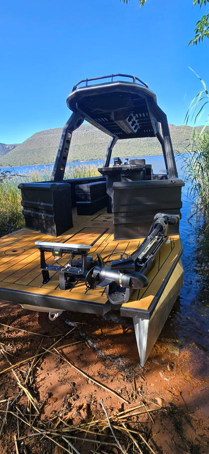 Alu-Krokodil Tri-Hull Pontoon 8.6m (on Trailer)