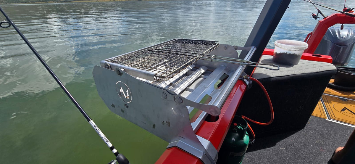 Alu-Krokodil Tri-Hull Pontoon 8.6m (on Trailer)